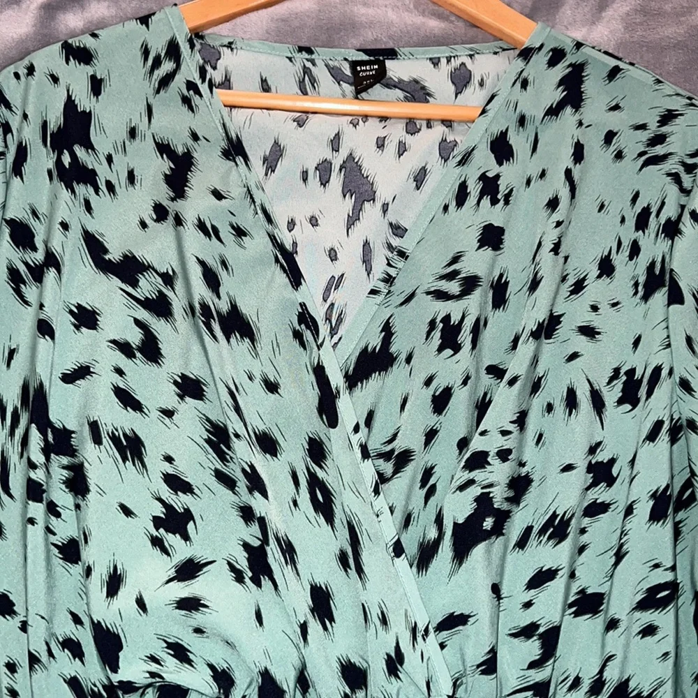 Plus Size Teal Printed V-Neck Swing Dress - Picture 8 of 10